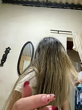 lunablossom  online show from March 17, 2025, 3:36 am