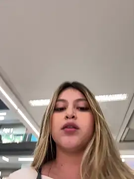 lunablossom  online show from March 21, 2025, 12:18 am