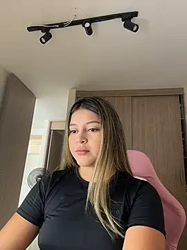 lunablossom  online show from March 29, 2026, 3:34 pm