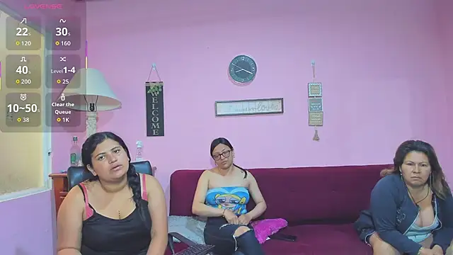 lesbiancuple online show from October 6, 2025, 1:19 pm