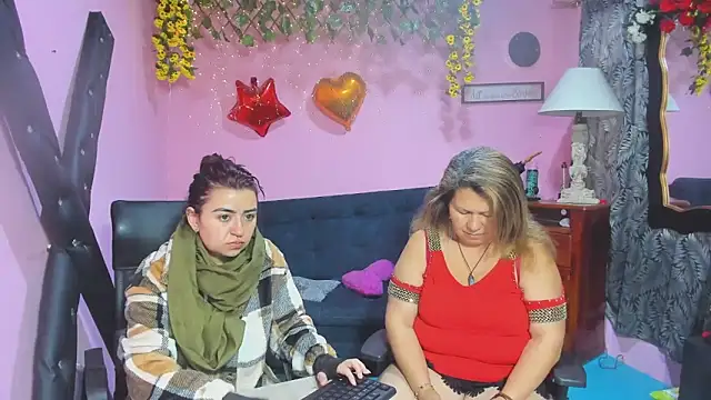 Snapshot of lesbiancuple chatting on March 6, 2026, 11:50 am lesbiancuple online show from March 6, 2026, 11:50 am