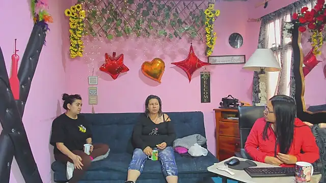 Snapshot of lesbiancuple chatting on March 21, 2026, 12:32 pm lesbiancuple online show from March 21, 2026, 12:32 pm