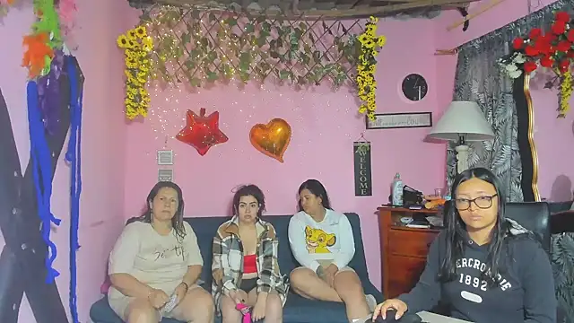 Snapshot of lesbiancuple chatting on March 28, 2026, 11:32 am lesbiancuple online show from March 28, 2026, 11:32 am