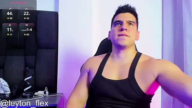Snapshot of leyton_flex chatting on October 6, 2025, 11:24 pm leyton flex online show from October 6, 2025, 11:24 pm