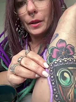 LunaMoongirl online show from December 10, 2024, 1:33 pm