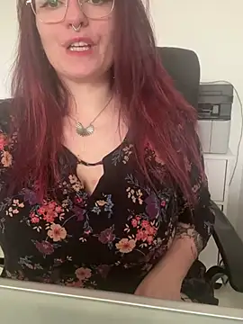 LunaMoongirl online show from February 24, 2025, 4:04 pm