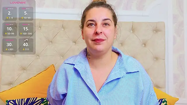 KarinaNoir online show from October 6, 2025, 2:53 am