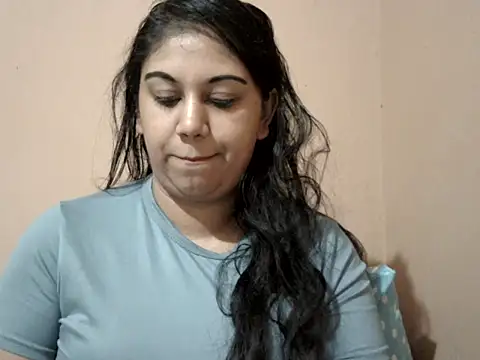 bellachow10 online show from April 12, 2026, 6:02 pm