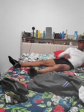hotfine26 online show from October 18, 2025, 2:14 am