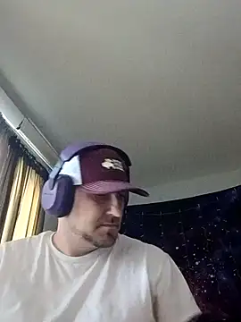 DCYUNGBOI online show from May 7, 2026, 8:25 pm