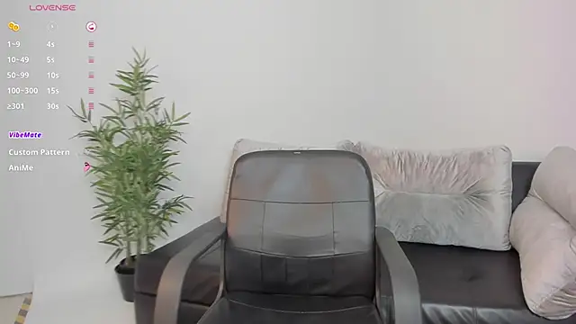 kimbrownn online show from February 8, 2025, 11:33 am