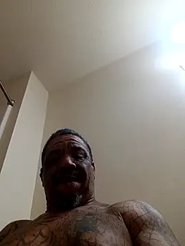 yellowwetfox online show from April 12, 2026, 7:52 pm