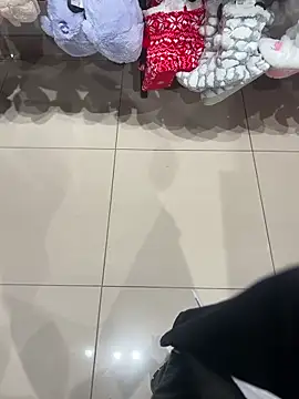 CrazzyChicks online show from December 4, 2025, 7:17 am