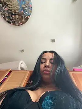 CrazzyChicks online show from April 20, 2026, 8:17 am