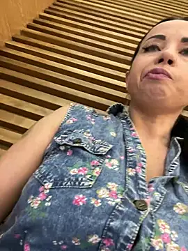 CrazzyChicks online show from June 19, 2026, 7:56 am