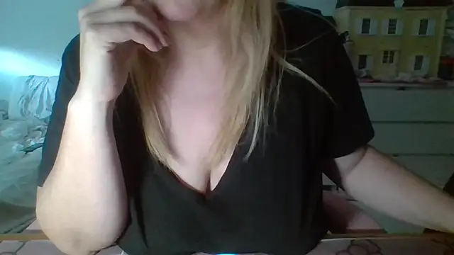 BondageGirl35 online show from June 3, 2026, 6:13 pm