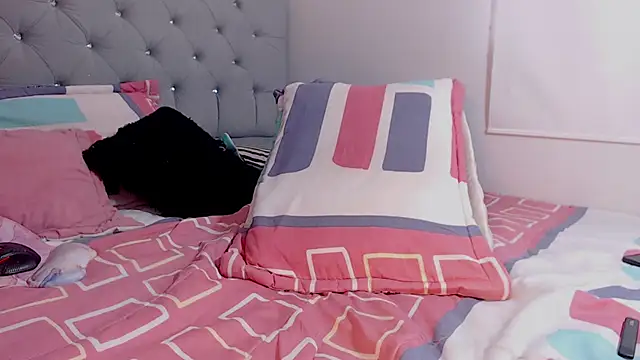 isabella rossse online show from January 24, 2025, 4:17 pm