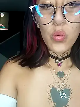 Snapshot of Mariana_Joness chatting on January 1, 2025, 5:22 am Mariana Joness online show from January 1, 2025, 5:22 am