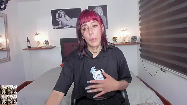 Snapshot of Mariana_Joness chatting on January 13, 2025, 1:56 am Mariana Joness online show from January 13, 2025, 1:56 am