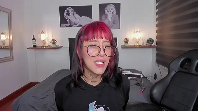 Snapshot of Mariana_Joness chatting on February 4, 2025, 8:24 am Mariana Joness online show from February 4, 2025, 8:24 am