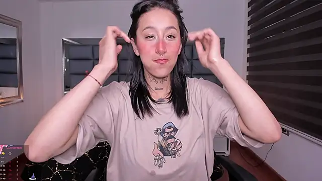 Snapshot of Mariana_Joness chatting on November 4, 2025, 1:38 am Mariana Joness online show from November 4, 2025, 1:38 am