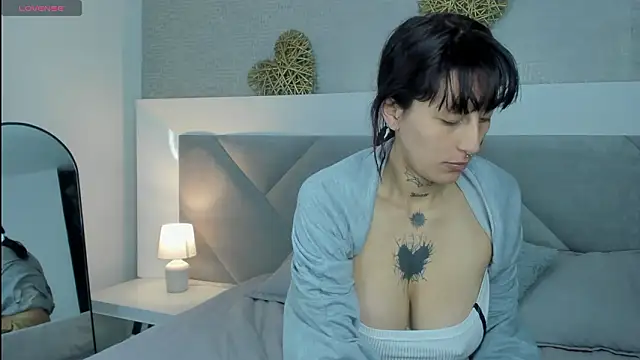 Snapshot of Mariana_Joness chatting on February 1, 2026, 3:05 am Mariana Joness online show from February 1, 2026, 3:05 am