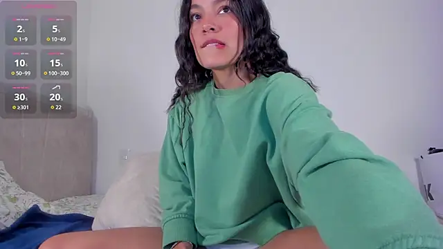 TIFFANYRUSSO online show from November 6, 2025, 4:02 am