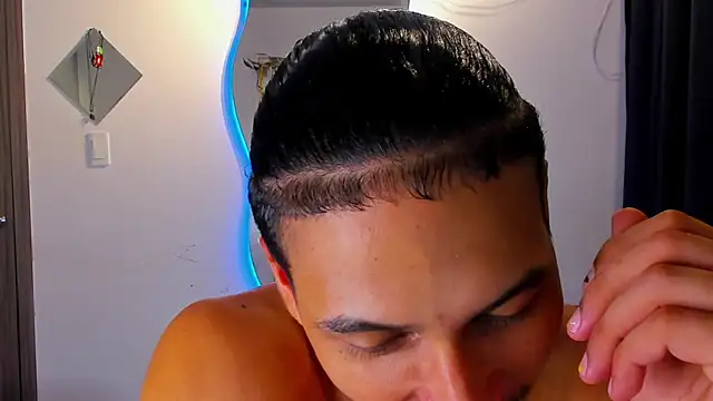 Snapshot of Kris_Khalifa69 chatting on September 21, 2025, 1:29 am Kris Khalifa69 online show from September 21, 2025, 1:29 am