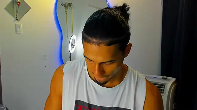 Snapshot of Kris_Khalifa69 chatting on September 22, 2025, 1:40 am Kris Khalifa69 online show from September 22, 2025, 1:40 am