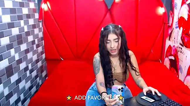 lorensweet77 online show from January 4, 2025, 5:58 pm