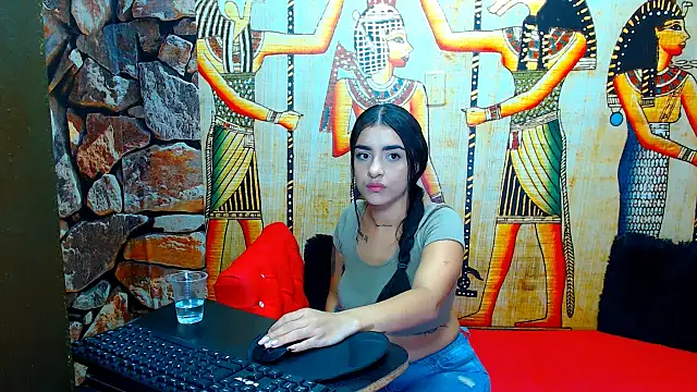 lorensweet77 online show from January 21, 2025, 6:23 pm