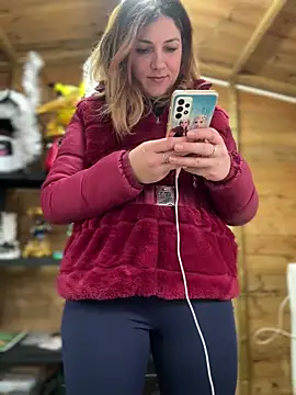 DaisyVibesss online show from December 8, 2024, 1:14 pm