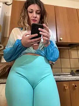 DaisyVibesss online show from December 17, 2024, 9:07 am