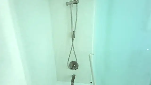 StrongMuscularAndHuge online show from April 21, 2026, 7:36 am