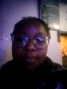 Sweetcutevee online show from November 19, 2025, 10:21 pm