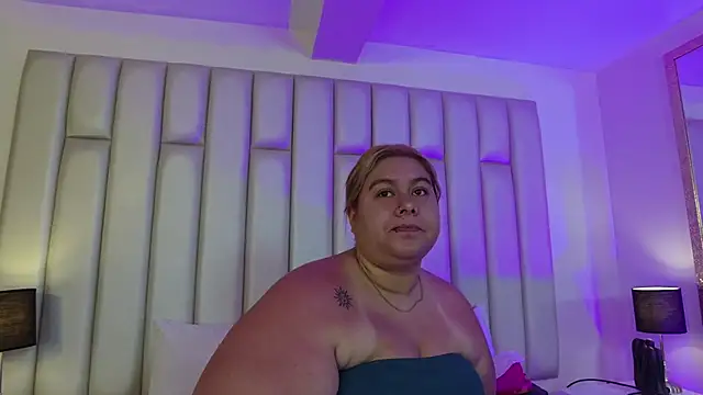 aandreaperez online show from March 24, 2026, 11:37 am