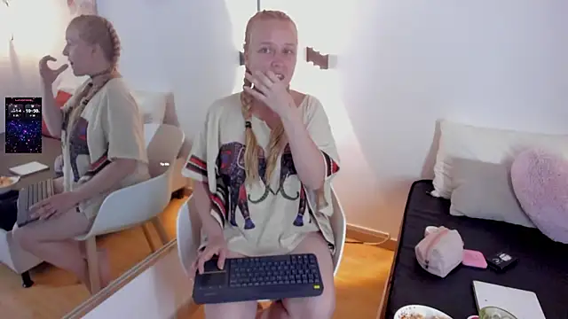 EmilySumer online show from March 22, 2026, 3:43 am