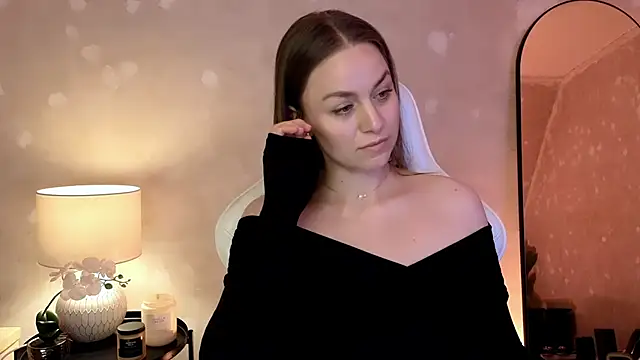 MilaFleur online show from October 4, 2025, 2:26 pm