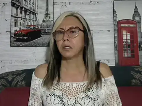 divahot08 online show from December 7, 2024, 6:15 pm