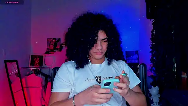 Snapshot of sweetvond_ chatting on November 12, 2025, 11:03 pm sweetvond online show from November 12, 2025, 11:03 pm