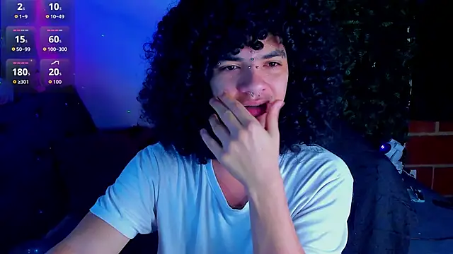 Snapshot of sweetvond_ chatting on November 25, 2025, 11:05 pm sweetvond online show from November 25, 2025, 11:05 pm