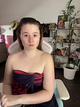 Snapshot of sweetest_pie chatting on April 30, 2026, 8:37 pm sweetest pie online show from April 30, 2026, 8:37 pm