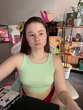 Snapshot of sweetest_pie chatting on May 27, 2026, 4:48 pm sweetest pie online show from May 27, 2026, 4:48 pm