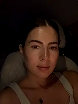 clairewntr online show from November 3, 2025, 11:04 pm