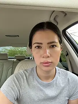 clairewntr online show from April 18, 2026, 9:46 am