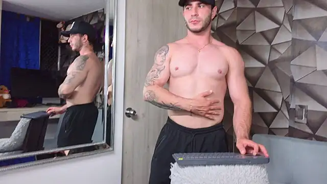 Latino stud4u online show from April 9, 2026, 2:55 am