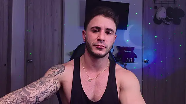 Snapshot of Latino_stud4u chatting on July 1, 2026, 2:13 am Latino stud4u online show from July 1, 2026, 2:13 am