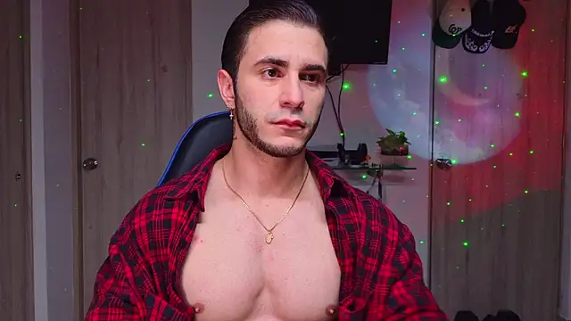 Snapshot of Latino_stud4u chatting on August 1, 2026, 12:21 am Latino stud4u online show from August 1, 2026, 12:21 am