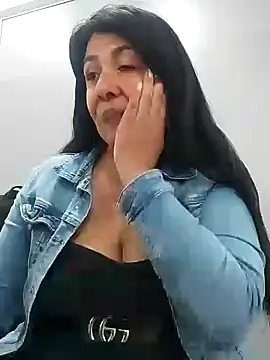 aisha latina online show from February 5, 2025, 2:16 pm