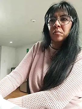 aisha latina online show from November 13, 2025, 7:13 pm